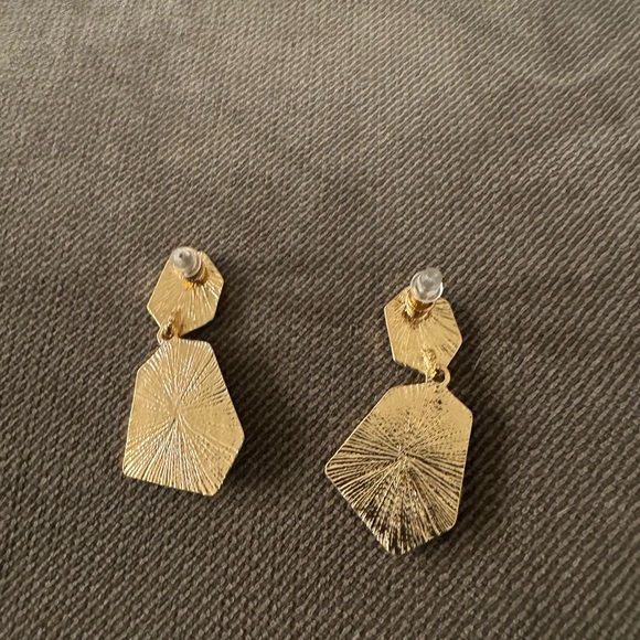 Elegant Gold and Green Geometric Earrings - Picture 5 of 5